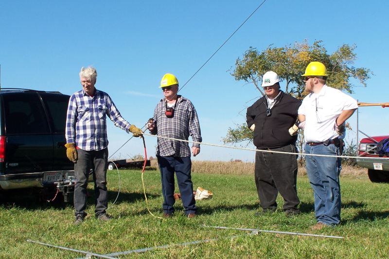 (L-R) Ground Crew: Bill KE9XQ, Jerome WA9HCZ, Mark N9UNW and Eric KB9TKF