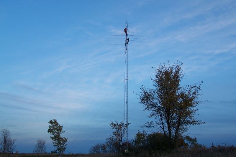 Almost done!  Paul WØAIH is straightening out the 80m dipole.