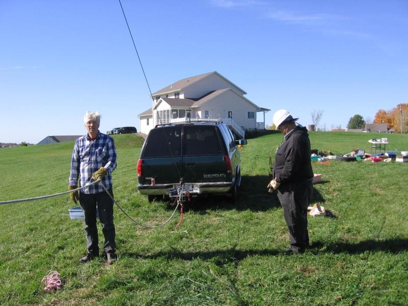 (L-R) Bill KE9XQ and Mark N9UNW assist as the 6m beam is pulled up the tram line. (pic courtesy WA9HCZ)
