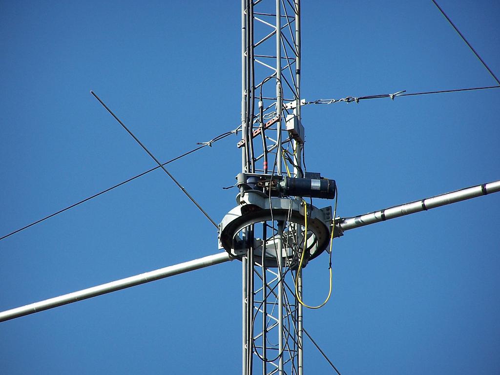 Closeup of K0XG orbital ring rotor on 10M tower
