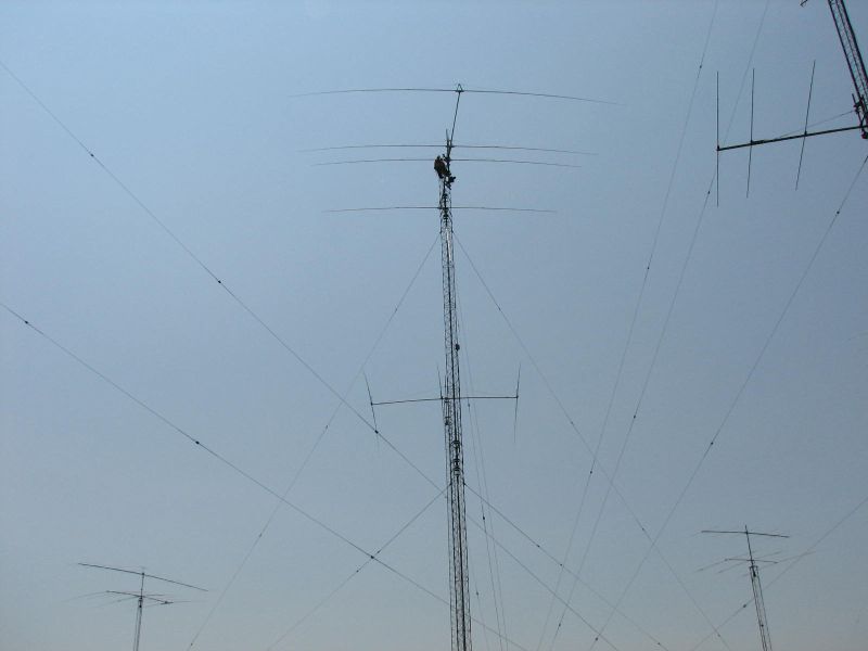 New 4 element full sized 40 @ 140'
M2 3 element 80' yagi is directly behind
on its own 140' self supporting tower.