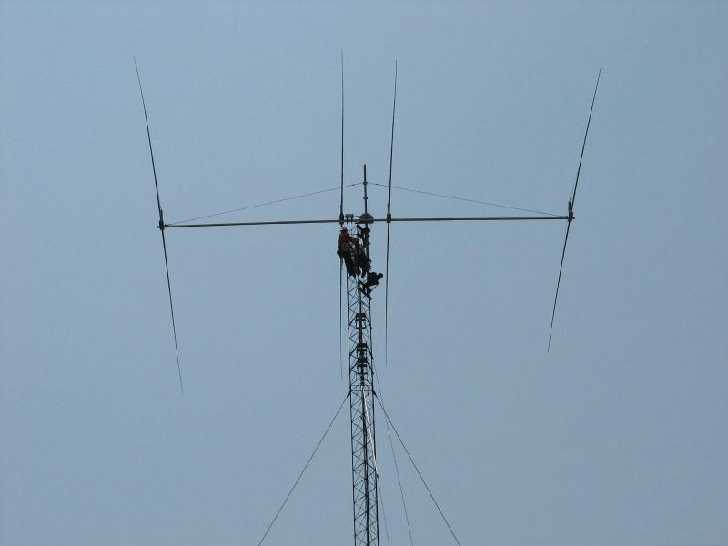 New 40 meter yagi is a OWA design with excellent bandwidth.
Tower is a 140' PiRod 30" face guyed tower with 1.25" sol