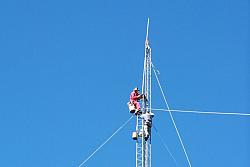Paul WØAIH and Chris KC9DGP inserting mast into rotor plate and bearing.