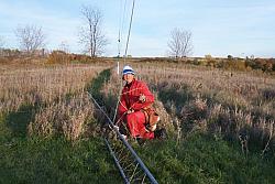 Paul WØAIH takes rope off his monster gin pole.