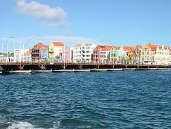 Queen Emma Pontoon Bridge and Punda waterfront