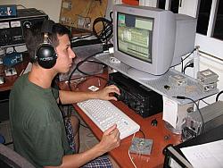 Alfredo WP3C mult hunting on 80m, during CQWW CW 2006.